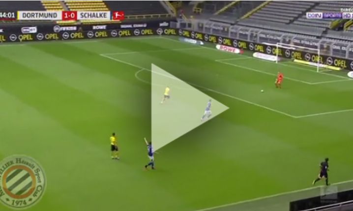 FATALNE wybicie bramkarza Schalke i Guerreiro strzela na 2-0! [VIDEO]